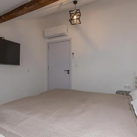 The House 3 부르가스