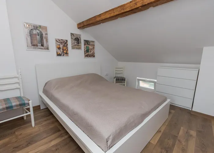 Apartamento The House 3 *