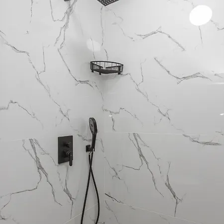 The House 3 * Μπουργκάς